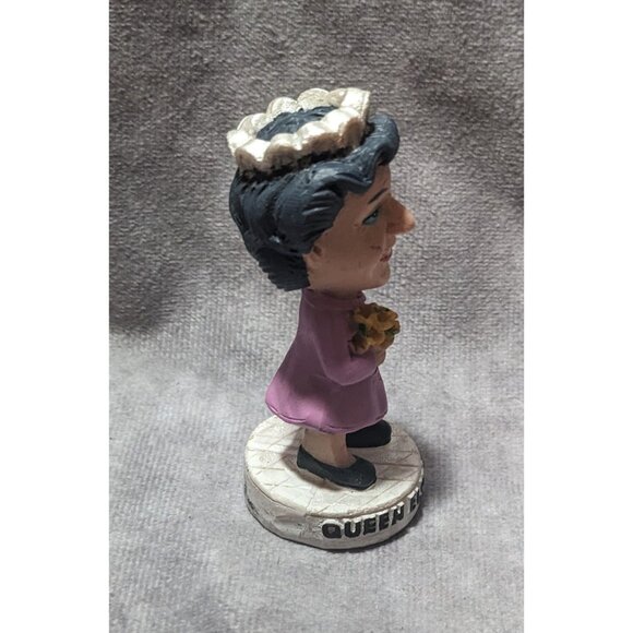 Queen Elizabeth II Mini Figure - Picture 14 of 16